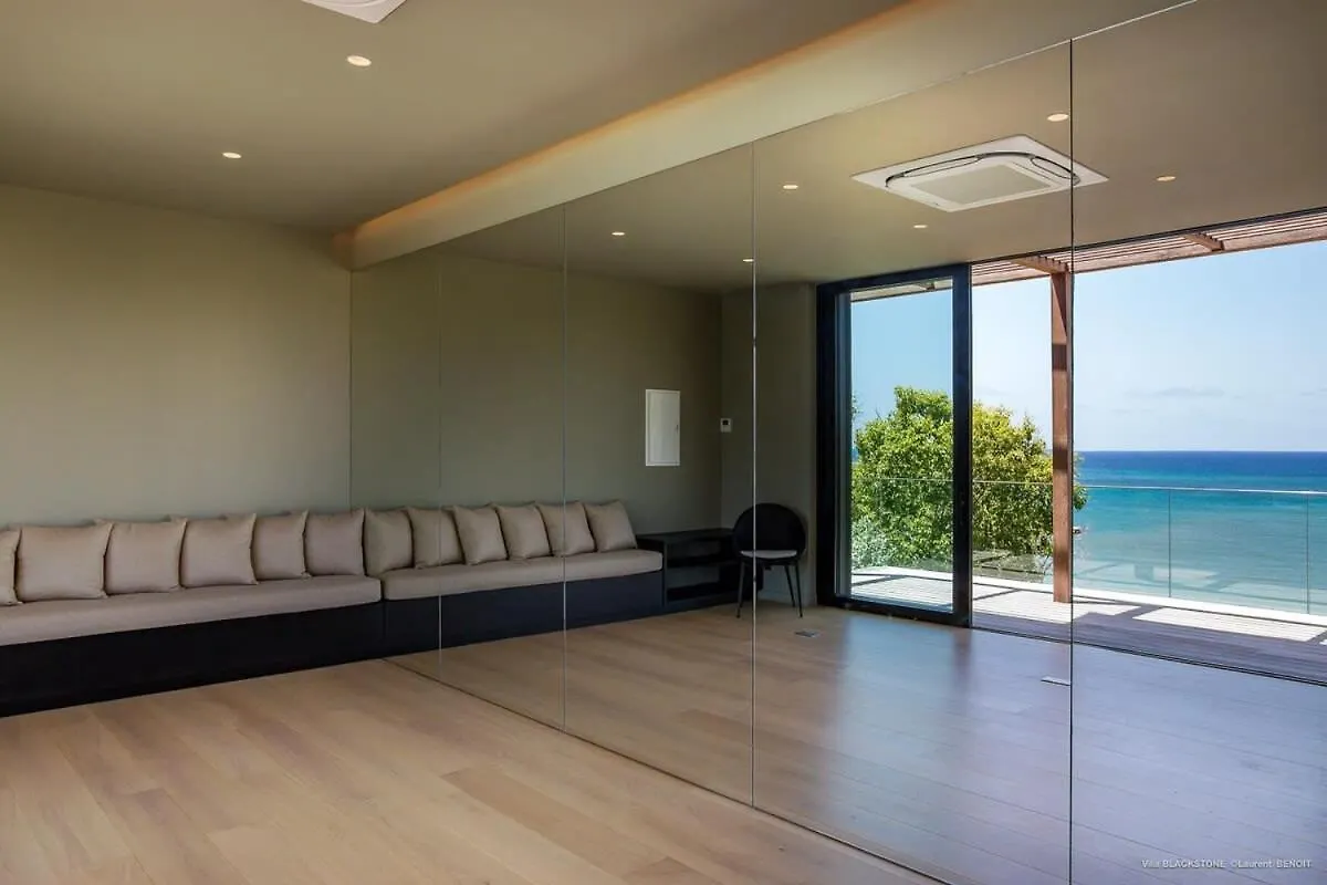 Breathtaking Hillside Villa Marigot 0*,